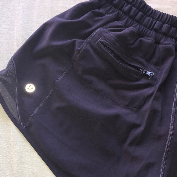 Lululemon LR Hotty Hot 4” Short - Picture 3 of 6
